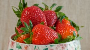 Preview wallpaper strawberries, berries, fruits, bowl