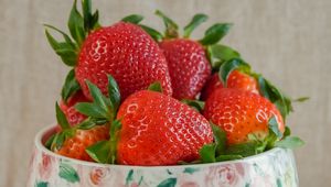 Preview wallpaper strawberries, berries, fruits, bowl