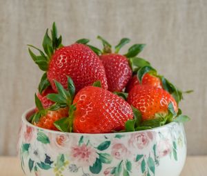 Preview wallpaper strawberries, berries, fruits, bowl