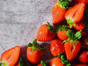 Preview wallpaper strawberries, berries, fruits, ripe