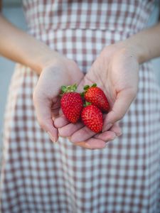 Preview wallpaper strawberries, berries, hands, girl