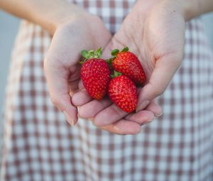 Preview wallpaper strawberries, berries, hands, girl