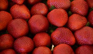 Preview wallpaper strawberries, berries, leaves, food, red