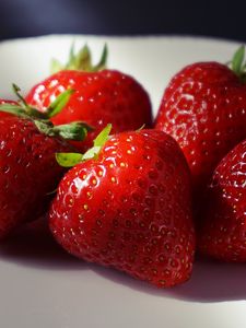 Preview wallpaper strawberries, berries, macro, red