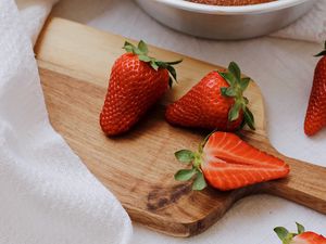 Preview wallpaper strawberries, berries, muffin, pastries, dessert