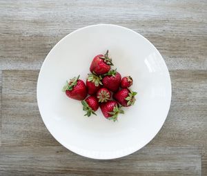 Preview wallpaper strawberries, berries, plate, food