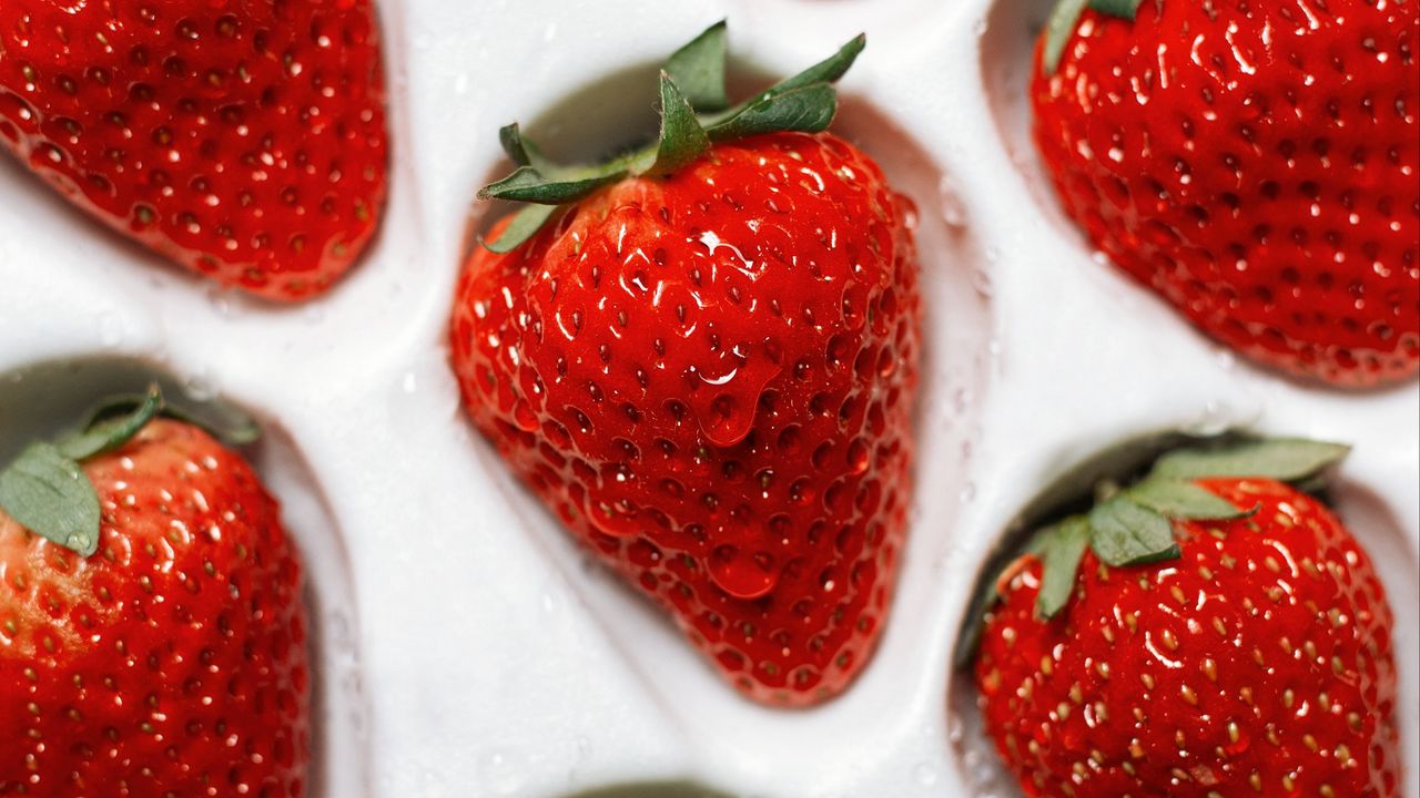 Wallpaper strawberries, berries, red, ripe, wet