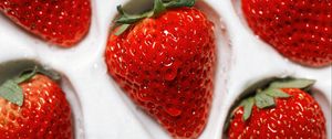 Preview wallpaper strawberries, berries, red, ripe, wet