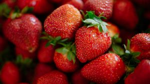 Preview wallpaper strawberries, berries, red, food