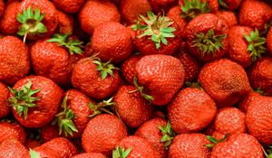 Preview wallpaper strawberries, berries, red, ripe, bright