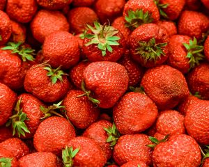 Preview wallpaper strawberries, berries, red, ripe, bright