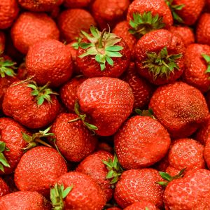 Preview wallpaper strawberries, berries, red, ripe, bright