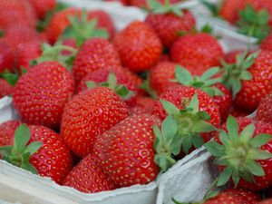 Preview wallpaper strawberries, berries, ripe