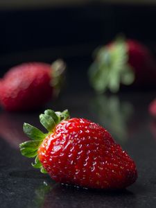 Preview wallpaper strawberries, berries, ripe