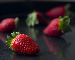 Preview wallpaper strawberries, berries, ripe