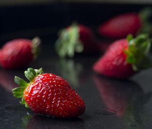 Preview wallpaper strawberries, berries, ripe