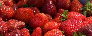 Preview wallpaper strawberries, berries, ripe, sweet