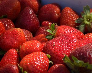 Preview wallpaper strawberries, berries, ripe, sweet