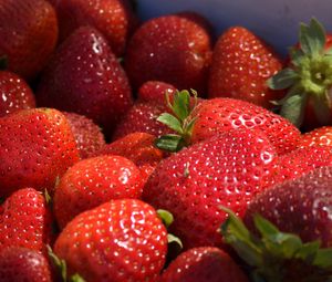 Preview wallpaper strawberries, berries, ripe, sweet