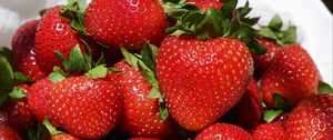 Preview wallpaper strawberries, berries, ripe, juicy