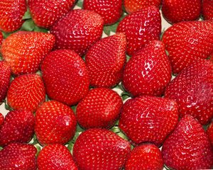 Preview wallpaper strawberries, berries, ripe