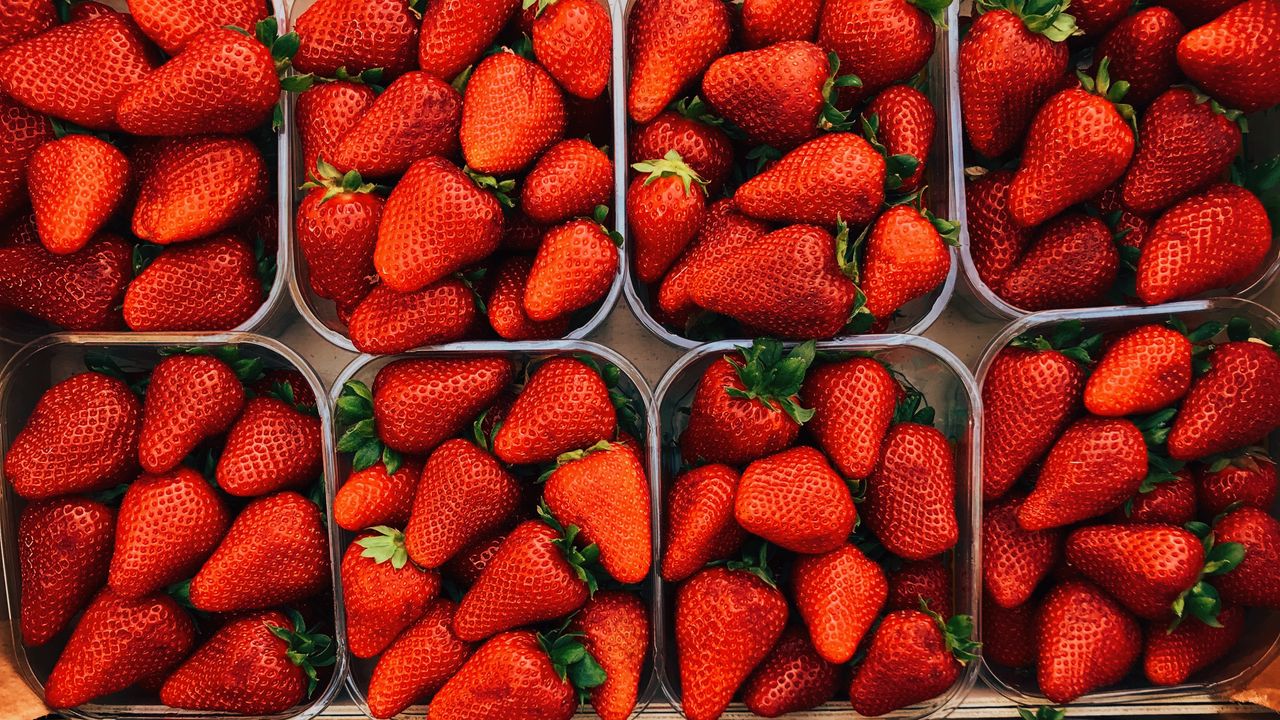 Wallpaper strawberries, berries, ripe, baskets