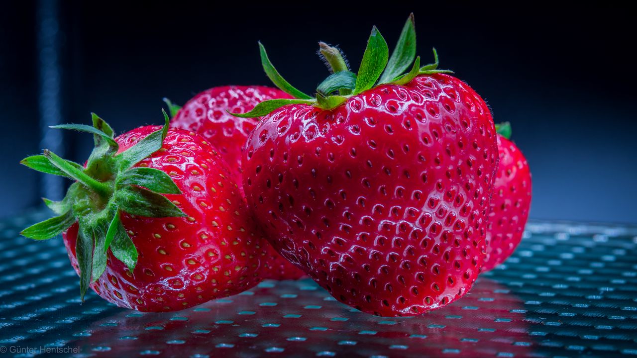 Wallpaper strawberries, berries, ripe, red, macro