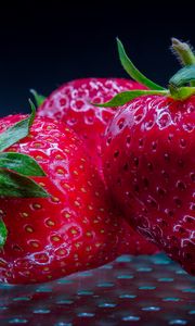 Preview wallpaper strawberries, berries, ripe, red, macro