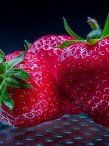 Preview wallpaper strawberries, berries, ripe, red, macro