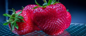 Preview wallpaper strawberries, berries, ripe, red, macro