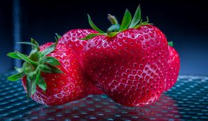 Preview wallpaper strawberries, berries, ripe, red, macro