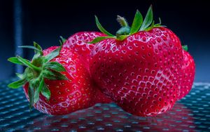 Preview wallpaper strawberries, berries, ripe, red, macro