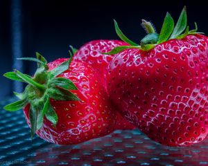 Preview wallpaper strawberries, berries, ripe, red, macro