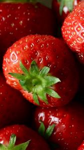 Preview wallpaper strawberries, berries, ripe