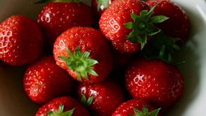 Preview wallpaper strawberries, berries, ripe