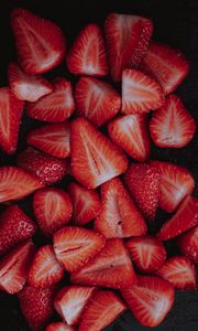 Preview wallpaper strawberries, berries, slices, ripe, red