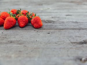 Preview wallpaper strawberries, berries, surface
