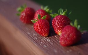 Preview wallpaper strawberries, berries, surface, wood