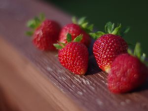 Preview wallpaper strawberries, berries, surface, wood