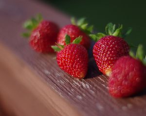 Preview wallpaper strawberries, berries, surface, wood