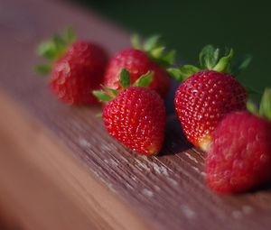 Preview wallpaper strawberries, berries, surface, wood