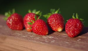 Preview wallpaper strawberries, berries, surface, macro