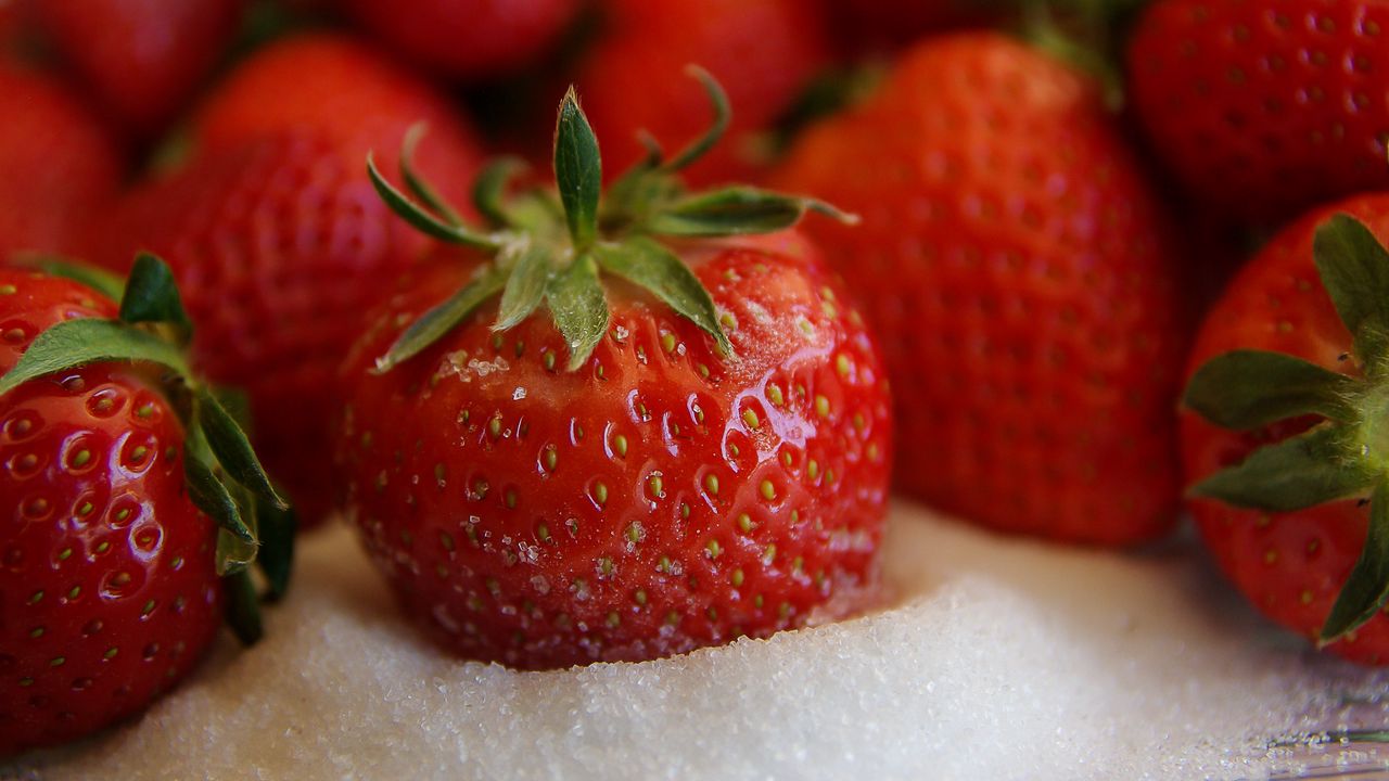 Wallpaper strawberries, berries, sweet, sugar