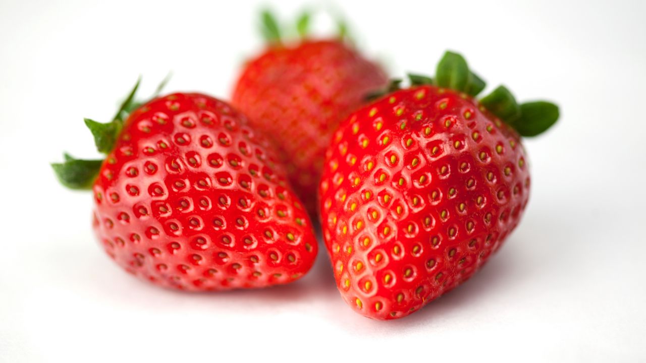 Wallpaper strawberries, berries, white background