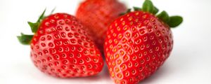 Preview wallpaper strawberries, berries, white background