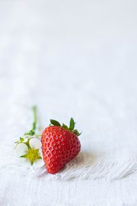 Preview wallpaper strawberries, berry, flowers, cloth