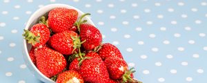 Preview wallpaper strawberries, berry, fruit, glass