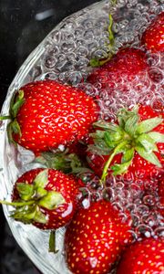 Preview wallpaper strawberries, berry, fruit, bubbles, water