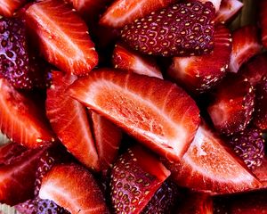 Preview wallpaper strawberries, berry, slices, fruit