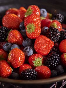 Preview wallpaper strawberries, blackberries, blueberries, berries, food